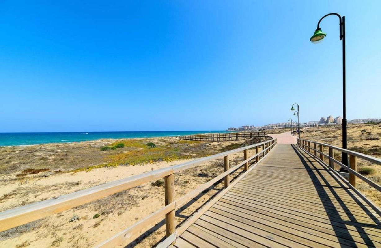 Apartment With Pool, Sea Views & Balcony Less Than 10Min Walk To La Mata Beach! تورّيفيِخا المظهر الخارجي الصورة